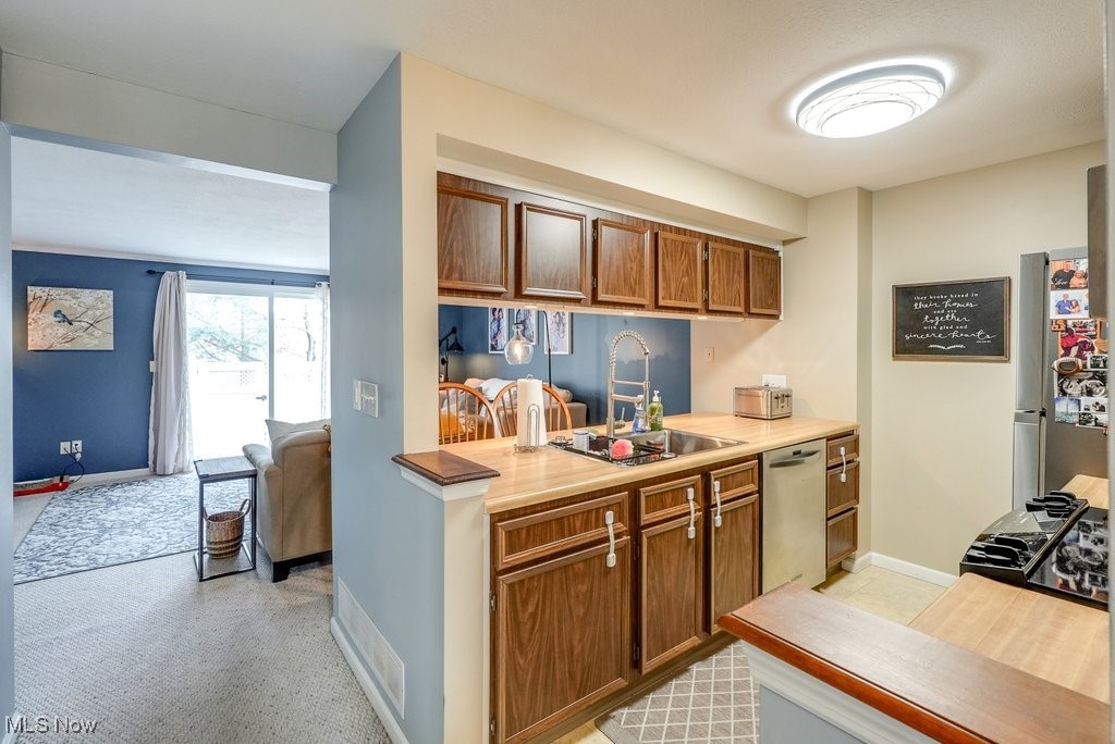 Woodland Lake Condo - Residential