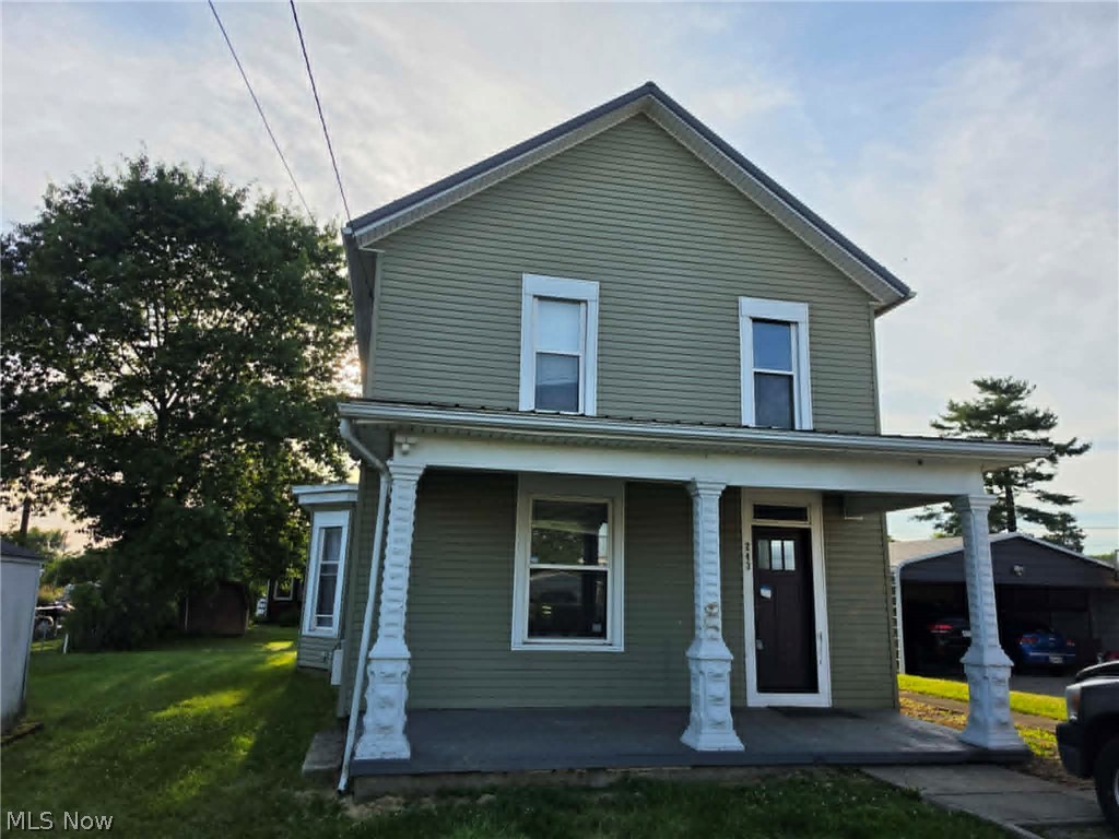 Three bedroom, 1.5 bath home in Duncan Falls. Home has been recently remodeled in the past. Close to schools, shopping, food. Affordable home with large front yard and plenty of parking.