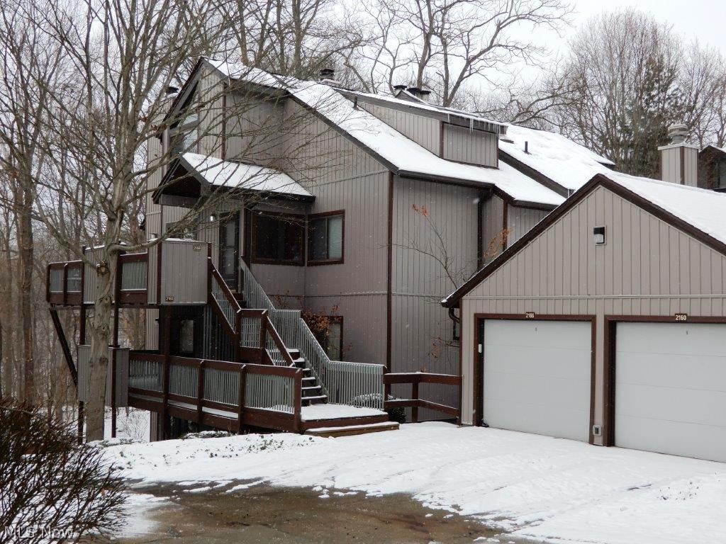 Desirable end unit condo in the Pine Ridge Mills development.  Gorgeous wooded views, 2 spacious bedrooms and 2 full baths.  Lower level features stone fireplace, family/rec room, and walk out patio.