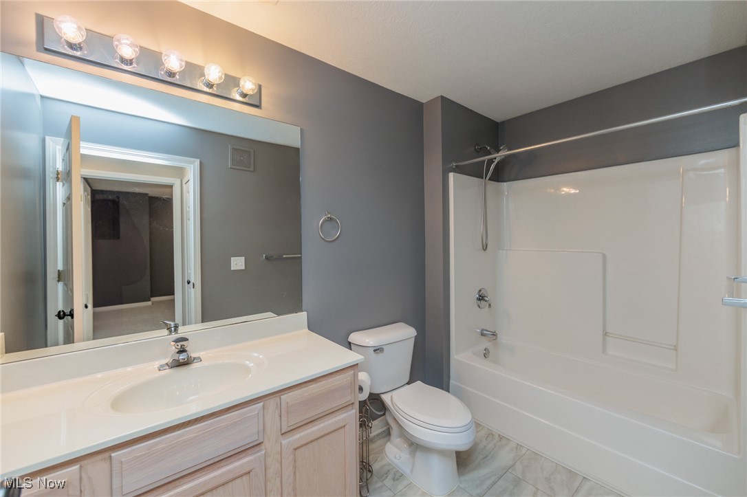 Lenox Rdg Condo Ph 02 - Residential