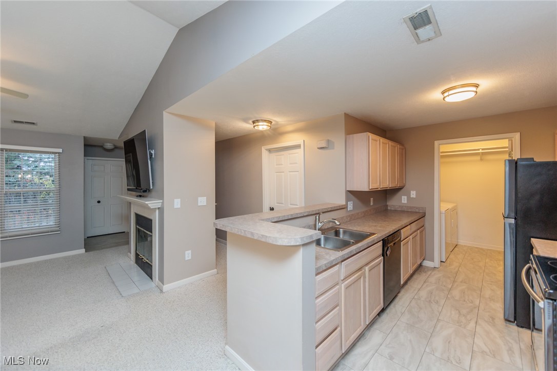 Lenox Rdg Condo Ph 02 - Residential