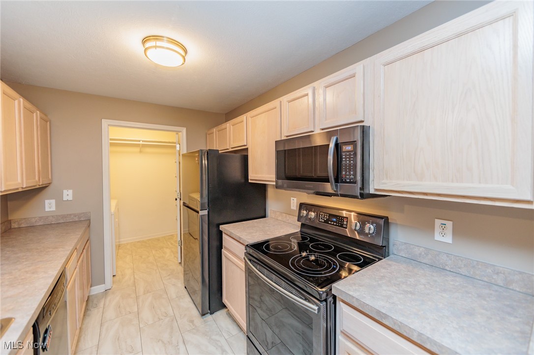 Lenox Rdg Condo Ph 02 - Residential
