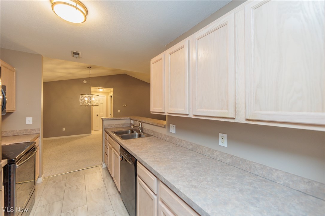 Lenox Rdg Condo Ph 02 - Residential