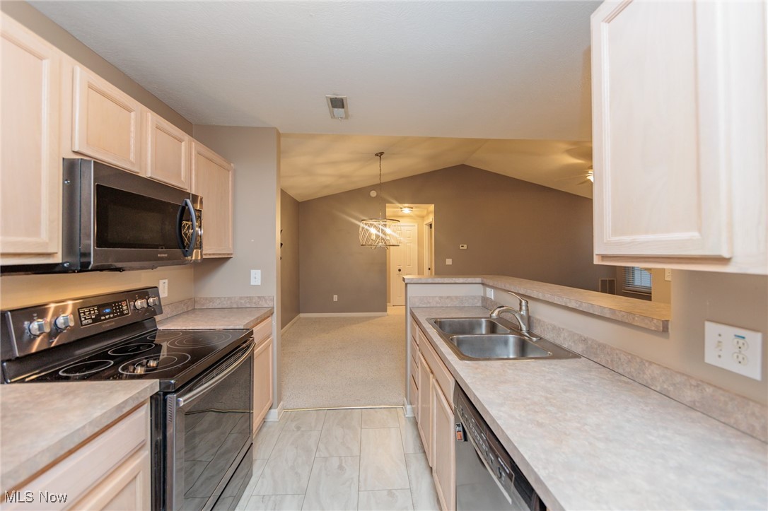 Lenox Rdg Condo Ph 02 - Residential