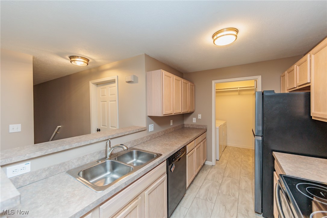 Lenox Rdg Condo Ph 02 - Residential