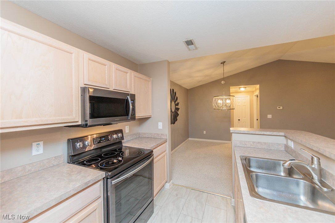 Lenox Rdg Condo Ph 02 - Residential