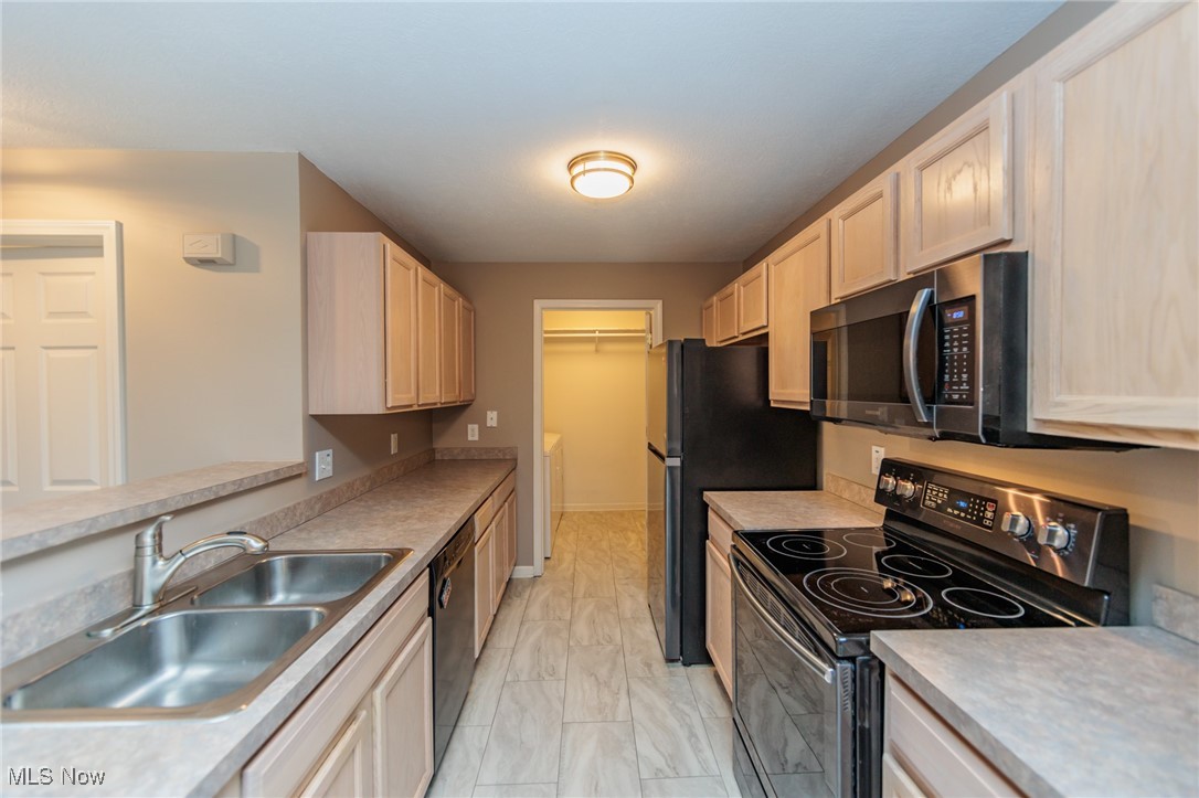 Lenox Rdg Condo Ph 02 - Residential