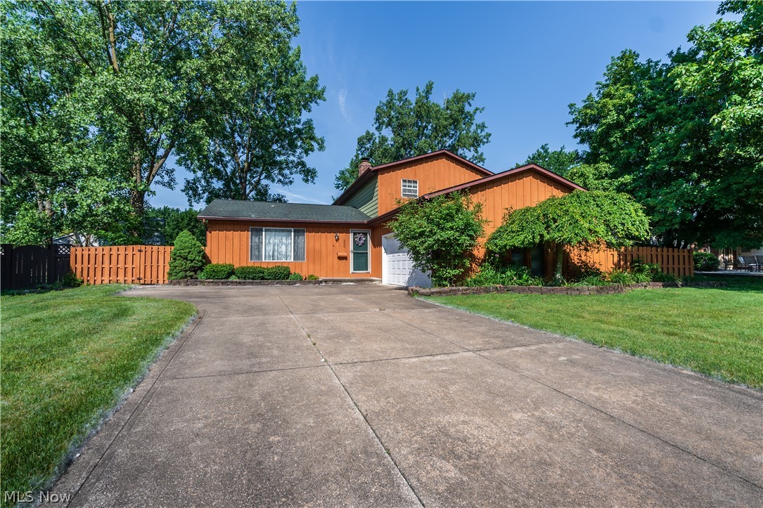 Welcome to 350 Parkland Oval! Move in ready and sure to be the popular hang out spot this summer, this home features an in-ground pool in the beautiful fenced in back yard oasis! Inside the home has plenty of living space with 4 bedrooms and 1.5 baths! The four seasons room, overlooking the back yard,  gives plenty of natural light with ample room and direct access out back. The built in fireplace is sure to keep you cozy during the chilly evenings! Call today to schedule your private showing and get ready to call 350 Parkland​​‌​​​​‌​‌​​​‌‌​​​‌‌‌​​‌​​‌‌​​​​ home!