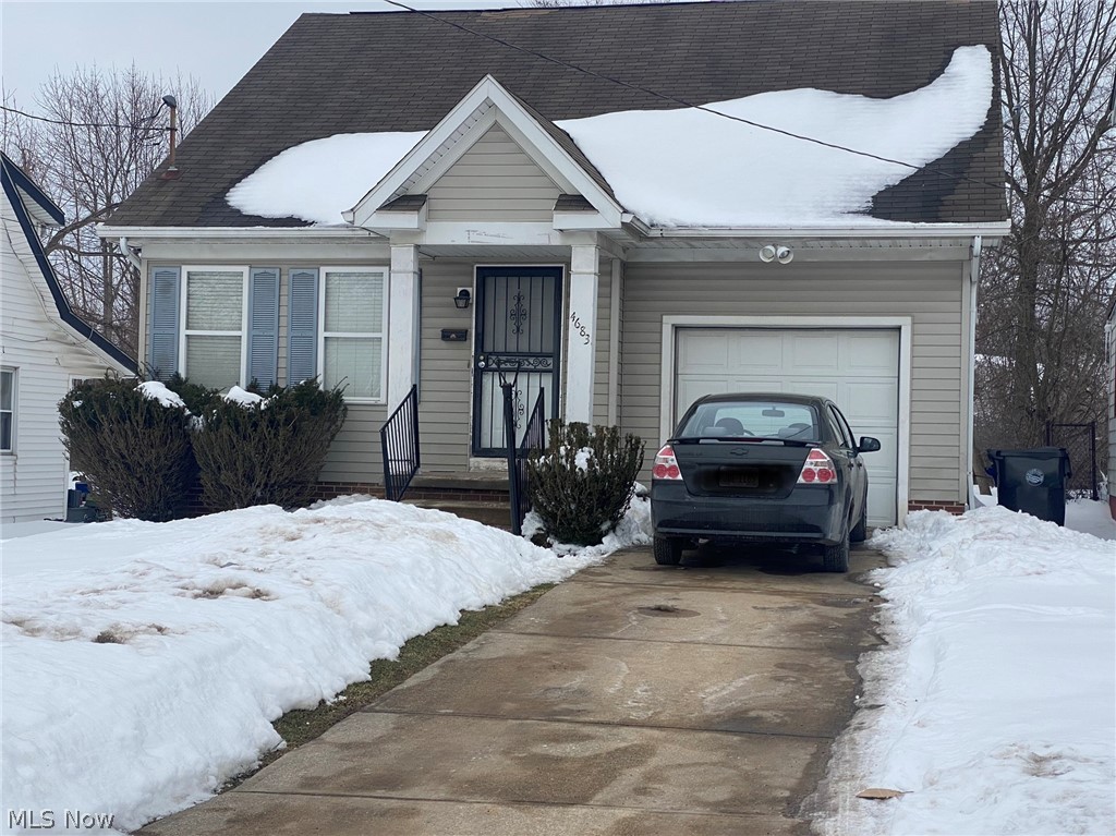 Investors special! Looking to start collecting rent soon as you close? Well, look no further, property management in place and currently tenant occupied. Tenant pays $975 per month. DO NOT DISTURB TENANTS! Please direct all questions to listing agent not tenant. Showings scheduled upon accepted offer.