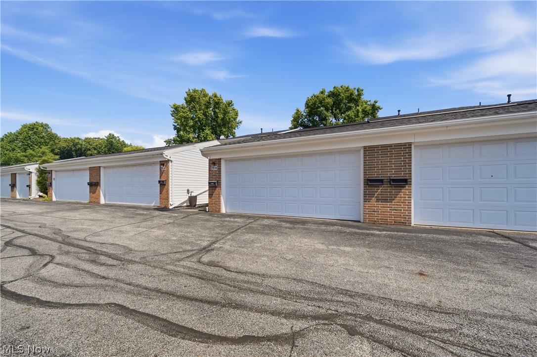 Country Club Twnhses North - Residential