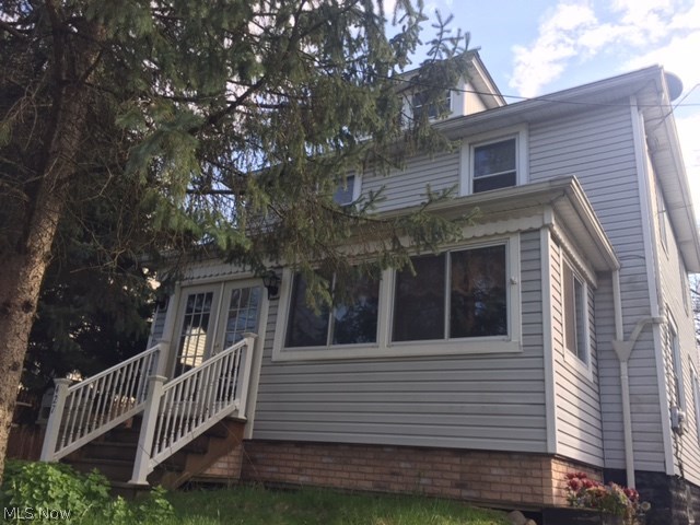 Well-maintained Ravenna colonial.  Lots to offer - newer siding, roof, windows, large 2 car det garage, paved driveway. Move-in condition perfect for an investor or first time buyer!