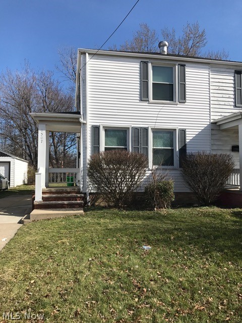 2 Bdrm 1 Bath Side-by-Side. Up-dated Bathroom. Deck. Basement.  No Appliances