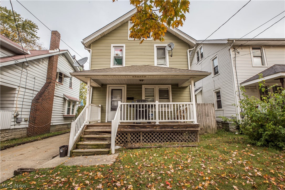 Calling all investors and handy persons! Schedule your showings today for this 3 bedroom, 1 bathroom, almost 1,400 square foot house. Also has 1 car garage. Close to major highways for easy commuting.