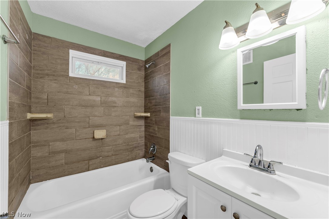 Union Properties Inc Resub 04 - Residential Lease