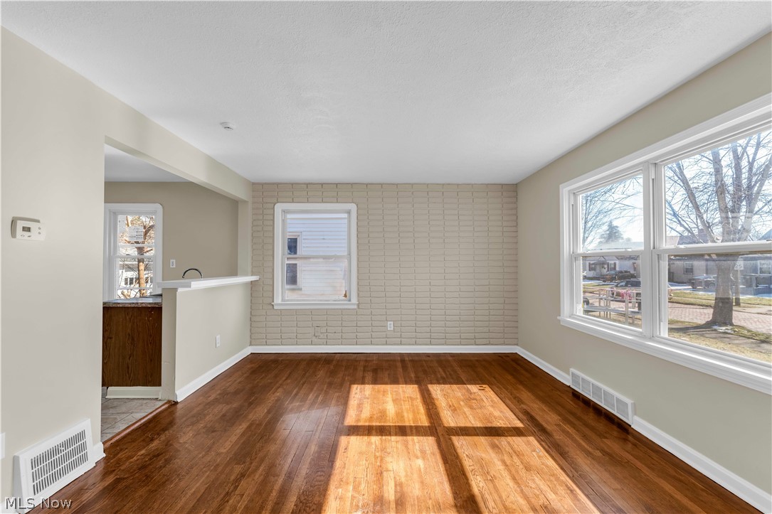 Union Properties Inc Resub 04 - Residential Lease