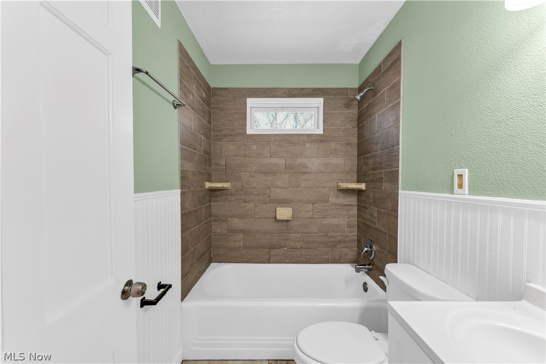 Union Properties Inc Resub 04 - Residential Lease