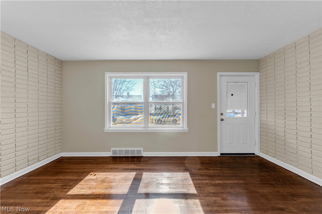 Union Properties Inc Resub 04 - Residential Lease