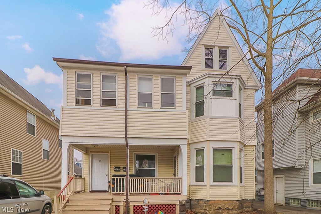 Spacious 3 bedroom, 1 bathroom upstairs unit of 2-family Colonial home with hardwood floors, new carpet in 3rd floor and fresh neutral paint throughout.

ALL RENT RATES ARE PRICED FOR 24 MONTH LEASES. Contact our office for 12 month lease rates.