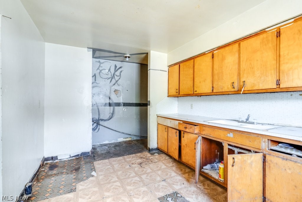 City/Akron - Commercial Sale