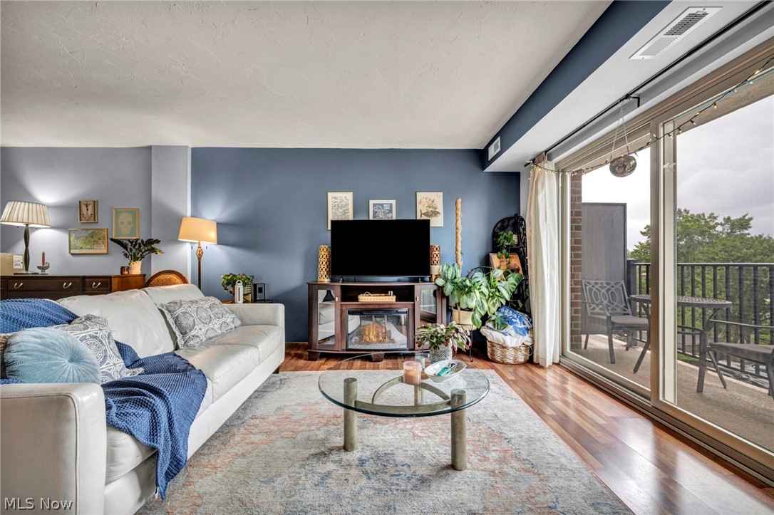Richard Hilliard Condo - Residential