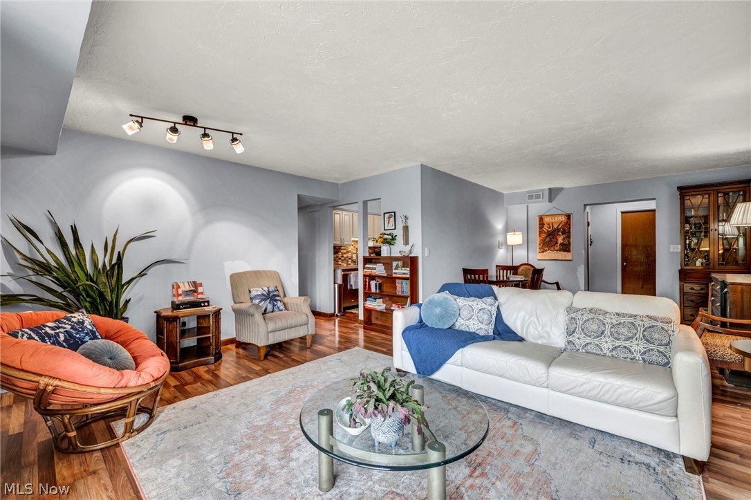 Richard Hilliard Condo - Residential
