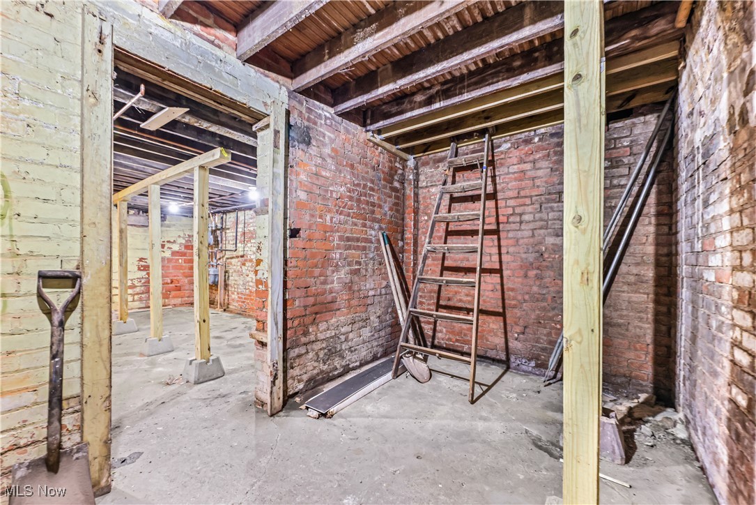 Curtiss Ambler & Pixleys - Residential Income