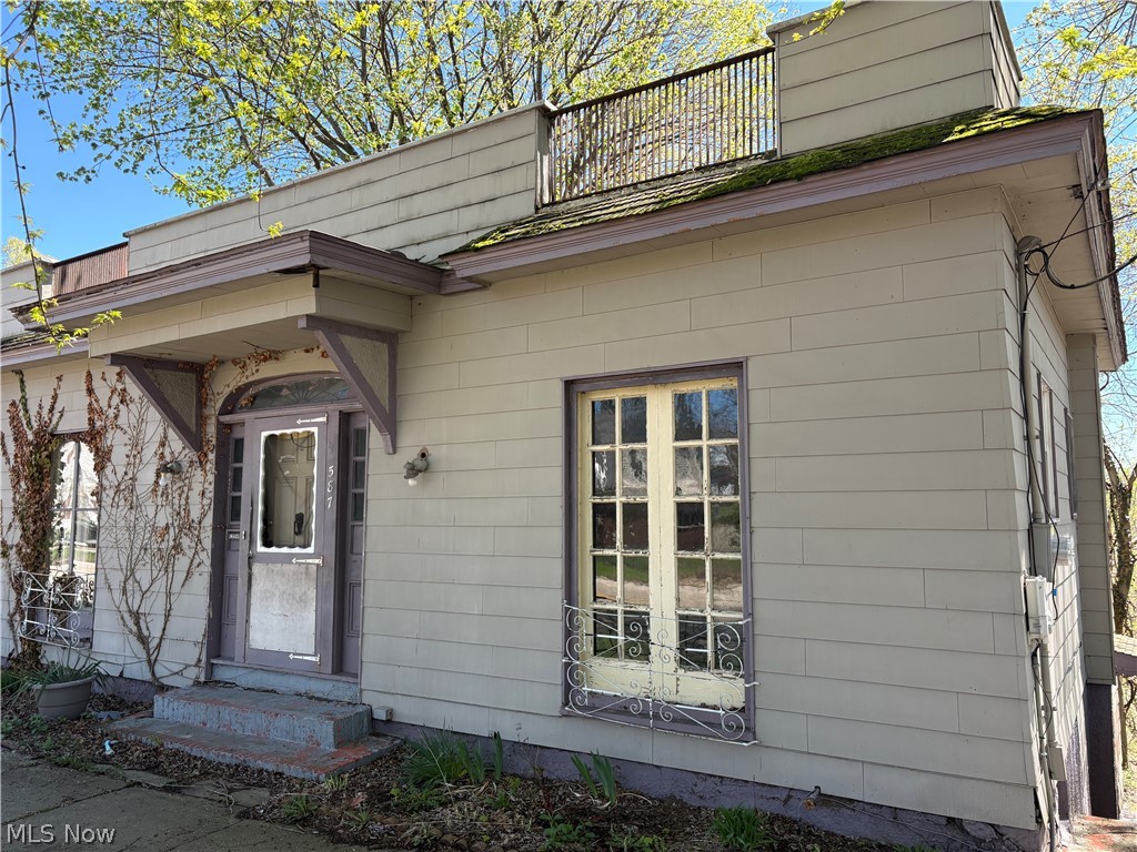 Fixer upper- Bring your ideas, paint and tool belt and take this house back to what it once was.   Sitting on the beautiful Conneaut Creek.   The sky is the limit.