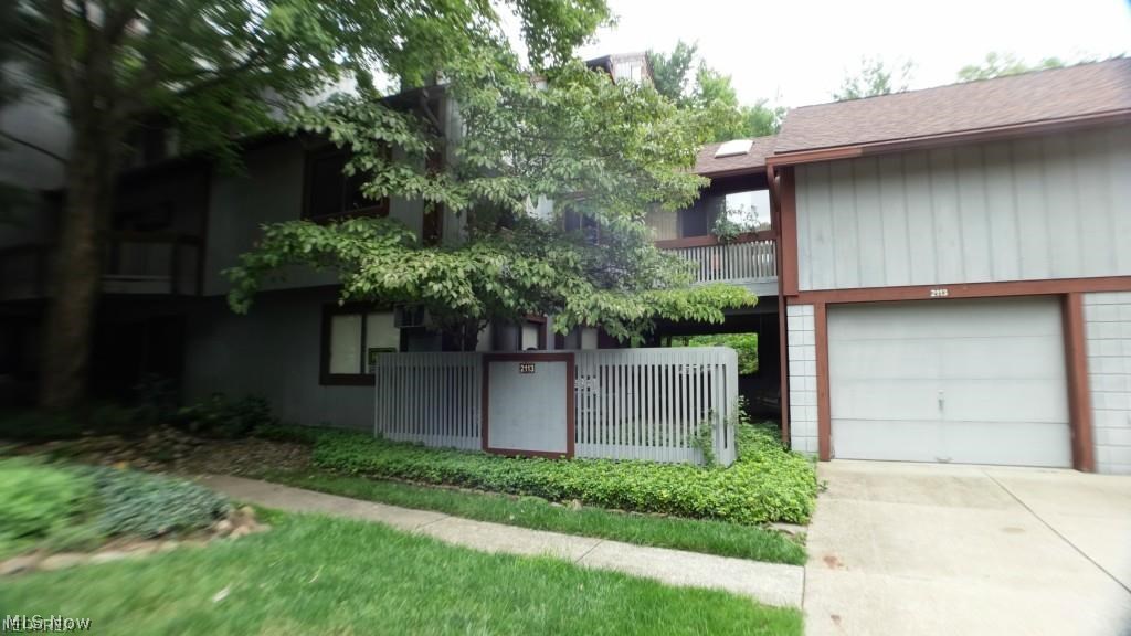 One bed ranch condo with private outdoor area.  covered walk to garage.  updated kitchen, bath, flooring, paint.