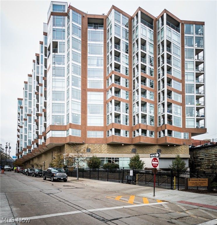 Downtown living at its best! Welcome home to your rental at the Condominiums at Stonebridge. Stonebridge has so much to offer including 24 hour security, a well equipped fitness center and nearly round the clock concierge staff. Situated on the West bank of the Flats, you will be minutes from all of the nightlife, restaurants, shopping and entertainment that Ohio City, Tremont, the Gordon Square Arts District, and Downtown has to offer. Enjoy en suite laundry, an open floor plan, and great dynamic city views from your private balcony. *****Special limited time promotion – receive half off your rent during the third month of your lease. Up to 2 pets allowed per unit for extra $35/month per pet. Schedule your showing today!!