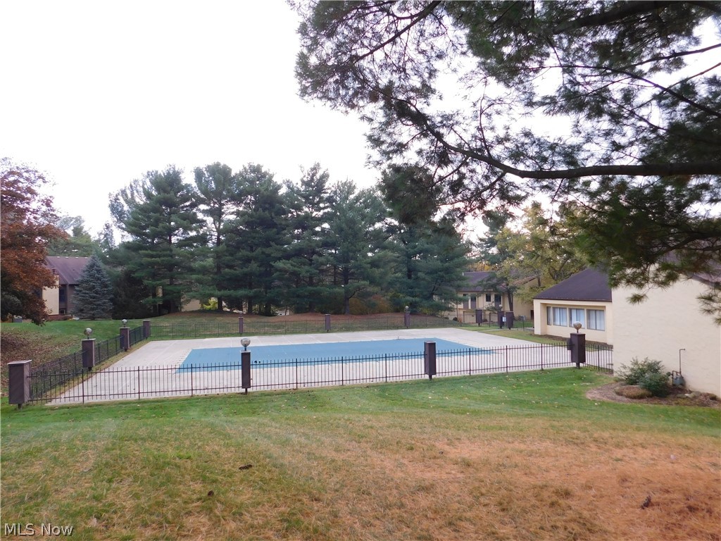 Hampton Ridge Condo - Residential