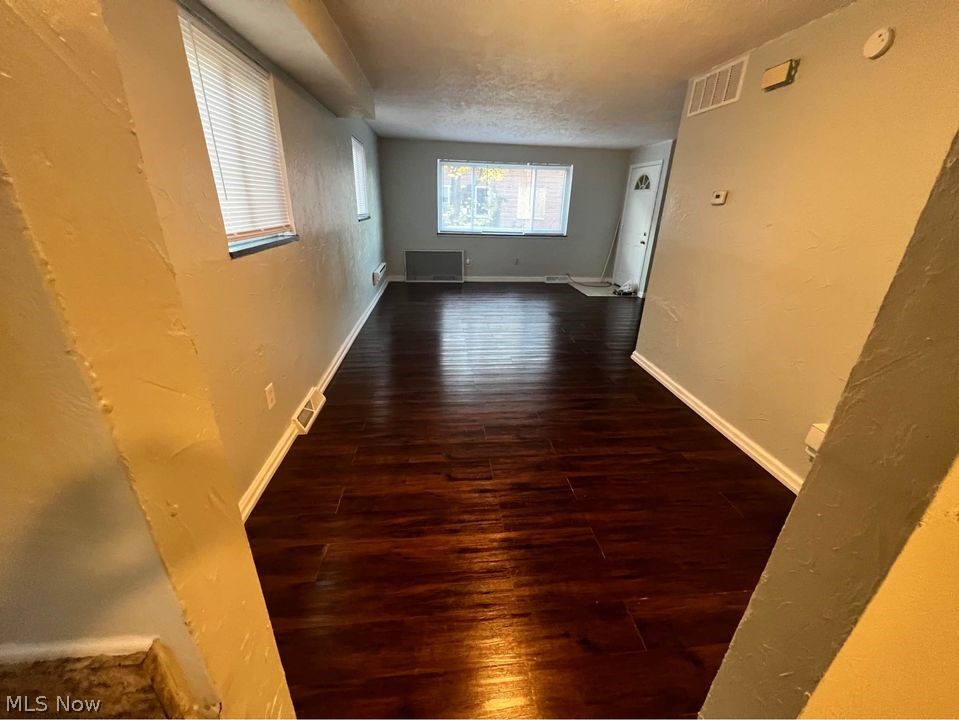Banbury Village Condo - Residential