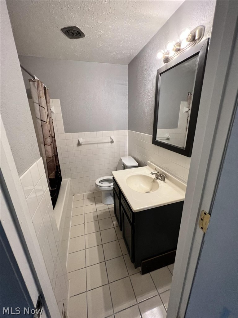 Banbury Village Condo - Residential