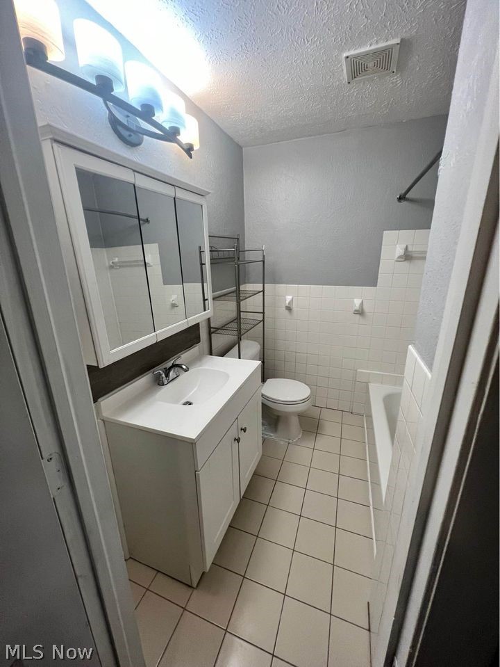 Banbury Village Condo - Residential