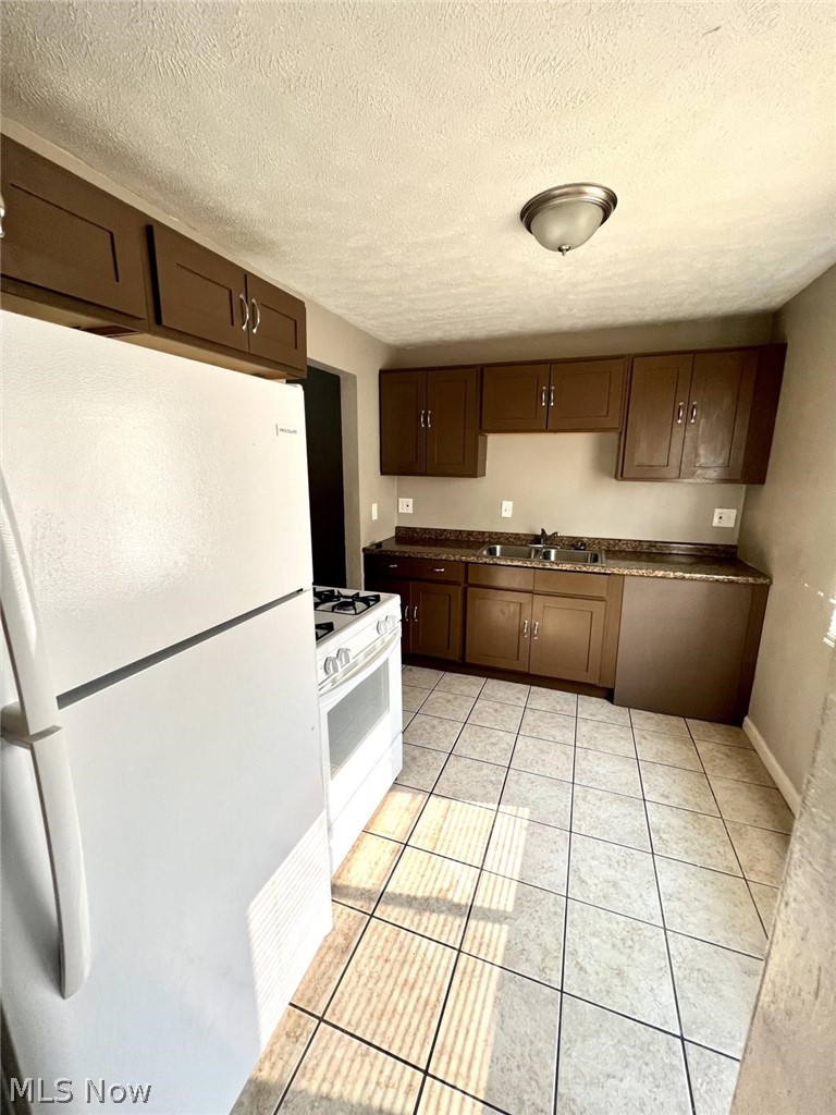 Banbury Village Condo - Residential
