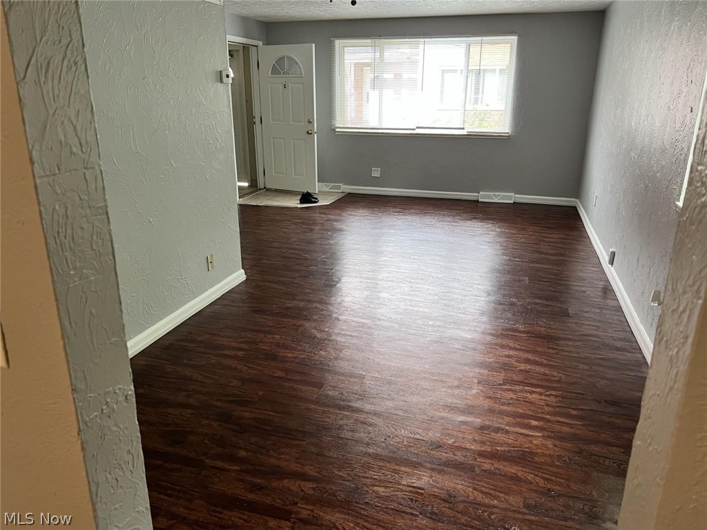 Banbury Village Condo - Residential
