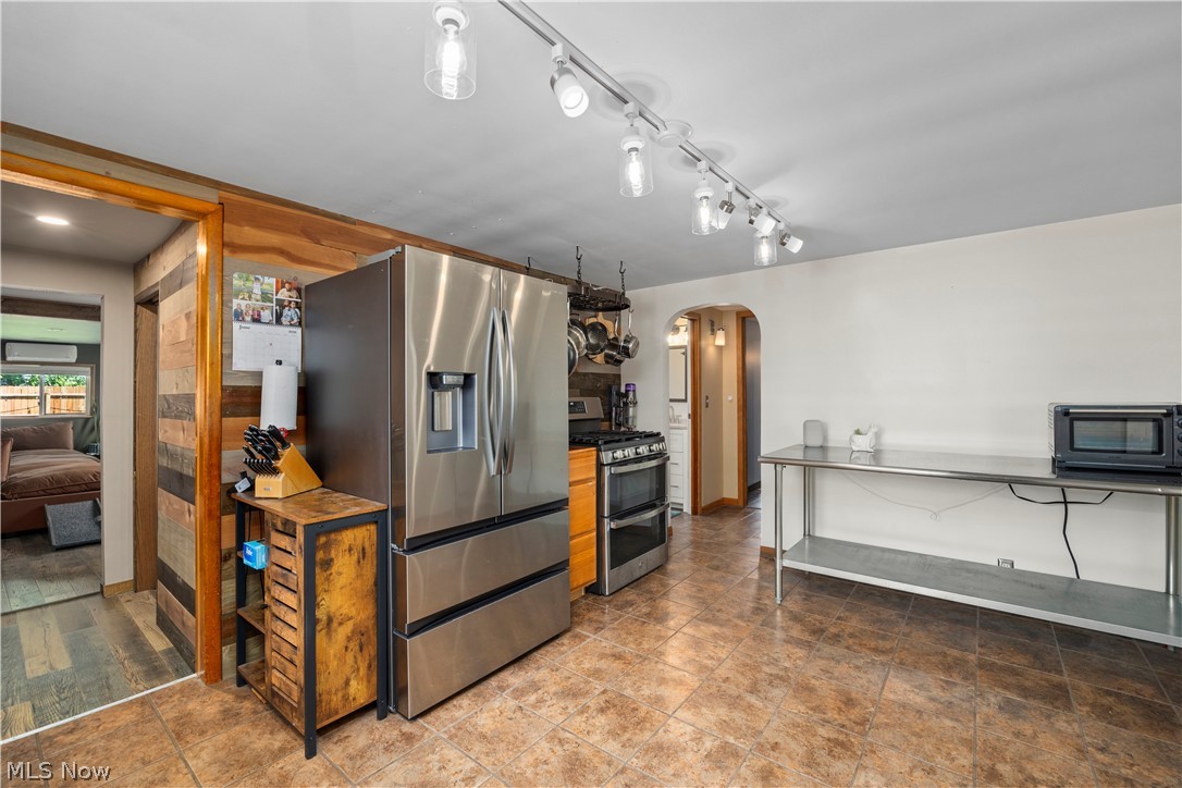 Sandusky Bus Mens Associa - Residential
