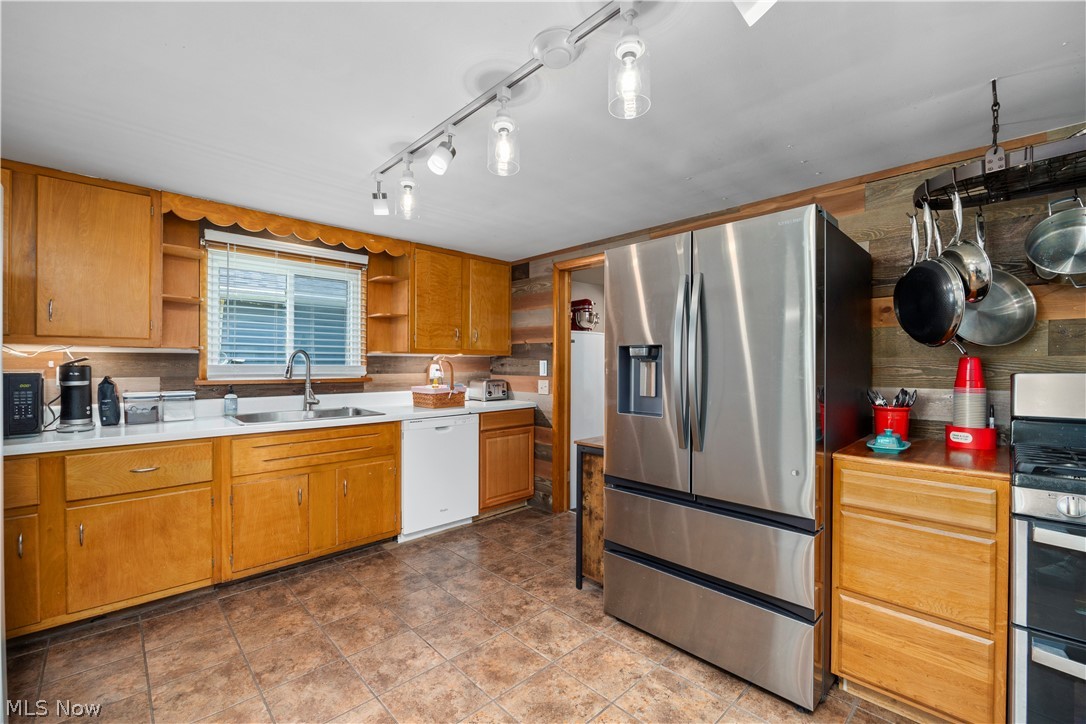 Sandusky Bus Mens Associa - Residential