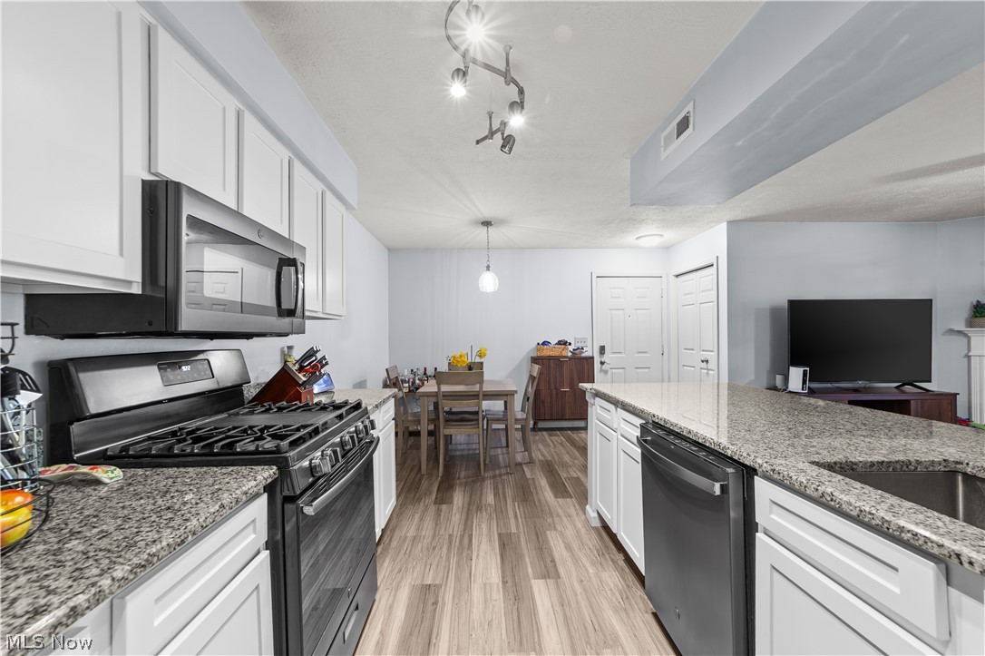 Lenox Square Condo Ph 04 - Residential