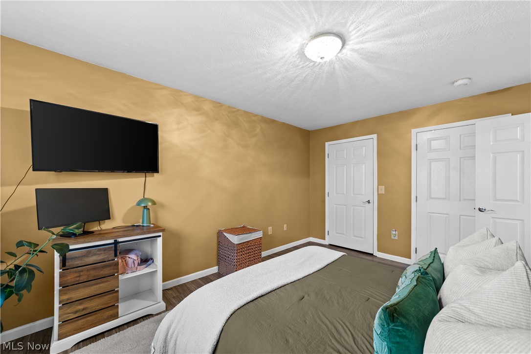 Lenox Square Condo Ph 04 - Residential