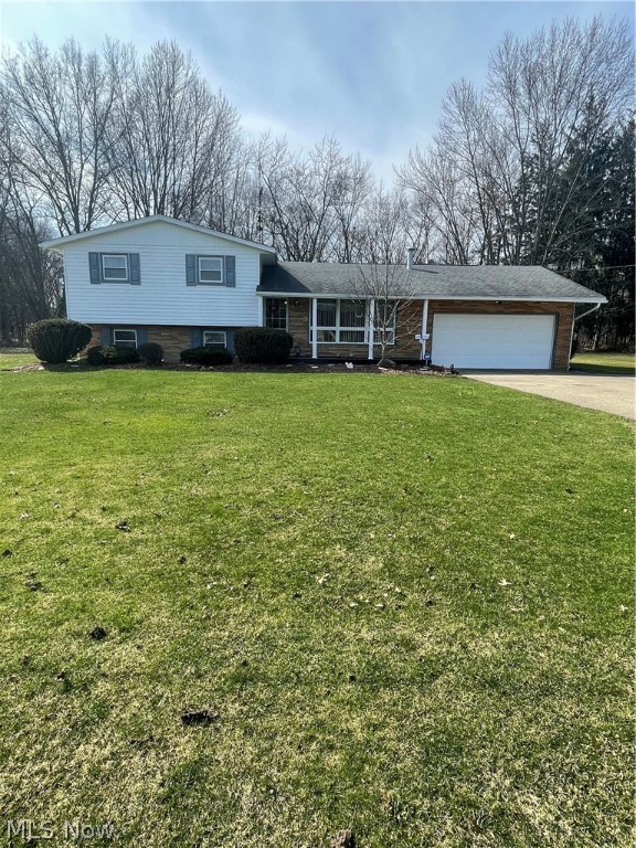 Welcome to this well maintained 3-bedroom 2 bath split level in Alliance.  Home features 2 full kitchens with appliances included, a lovely enclosed patio and a private backyard.  This one won’t last long!!
