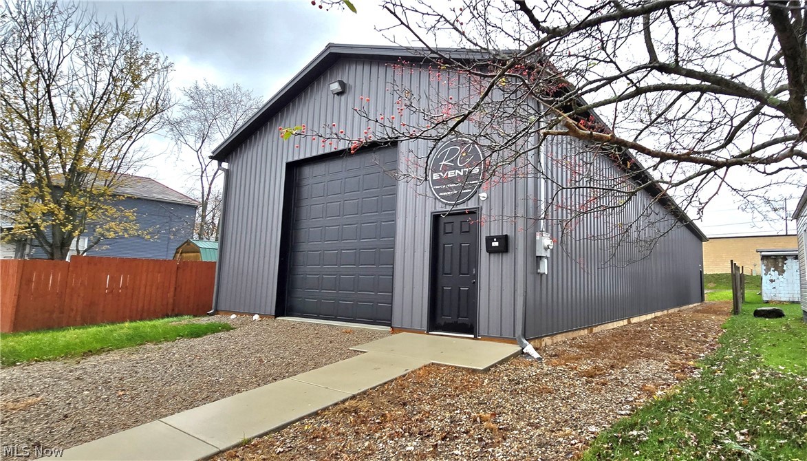 Yarnells - Commercial Sale