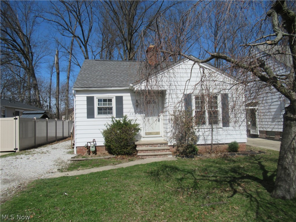 Updated 3-bedroom, 1-bath, 1-car garage home in Wickliffe! This move-in-ready property features brand-new flooring, fresh interior paint, refinished kitchen cabinets, and new blinds throughout. Shower in basement 

Enjoy a quiet street setting with a fully fenced backyard—perfect for relaxing, entertaining, or pets. Major mechanicals are already taken care of with a newer roof and furnace, plus central air for year-round comfort.

Convenient location close to shopping, dining, and freeway access—making commuting simple.

Great place to call home or a solid investment opportunity!