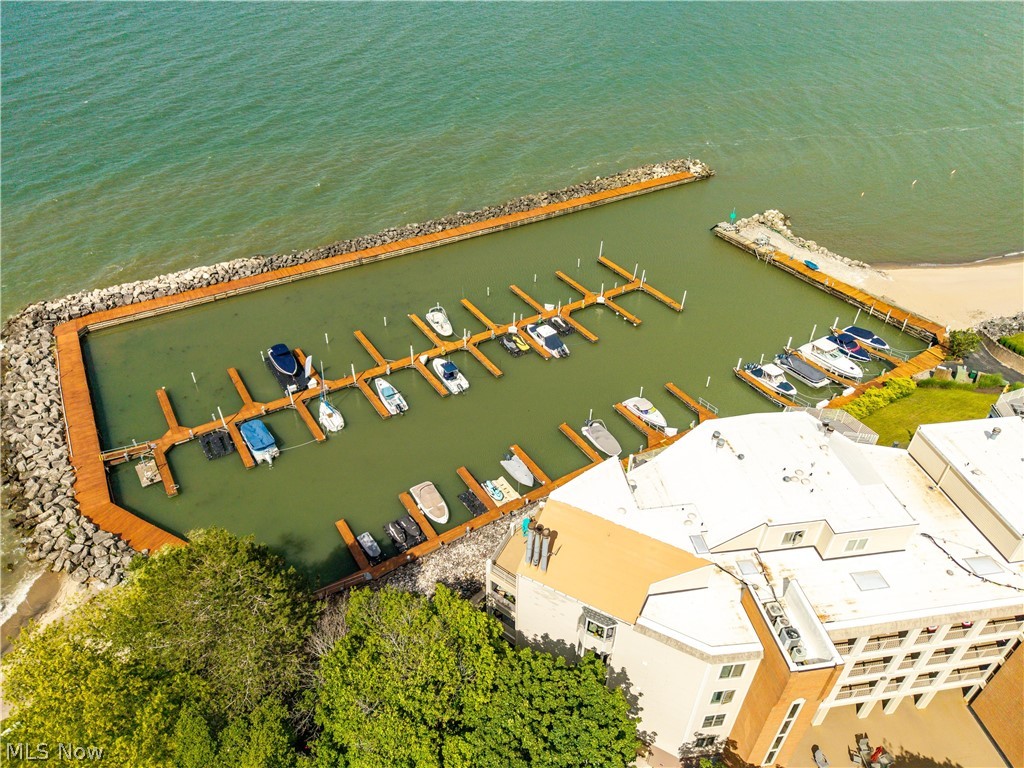 Beachwood Villas Condo - Residential