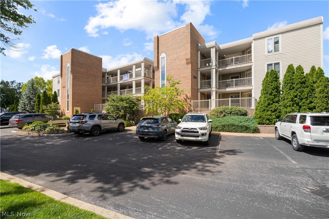 Beachwood Villas Condo - Residential