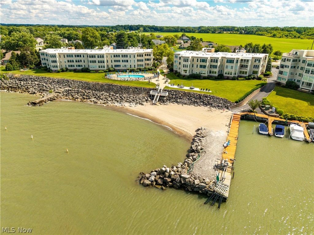 Beachwood Villas Condo - Residential