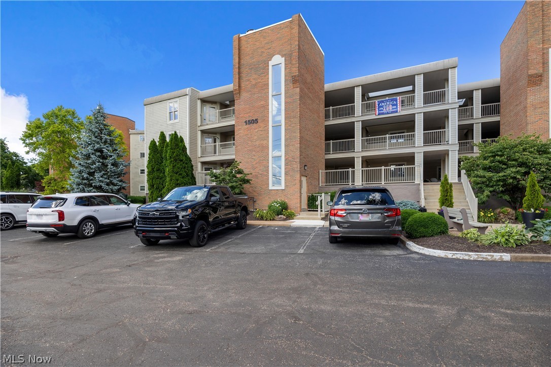Beachwood Villas Condo - Residential
