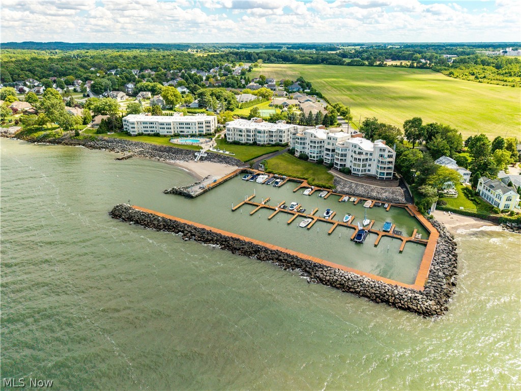 Beachwood Villas Condo - Residential