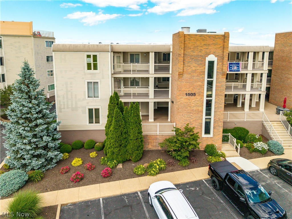 Beachwood Villas Condo - Residential