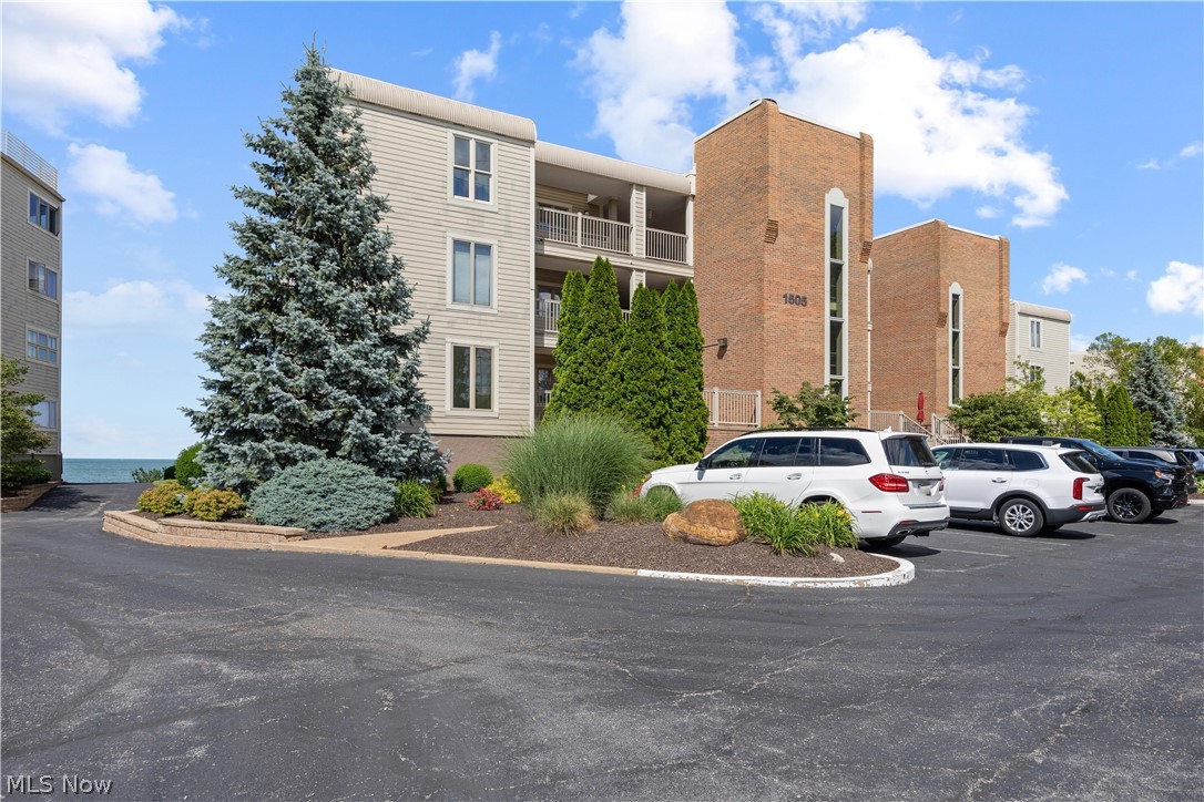 Beachwood Villas Condo - Residential