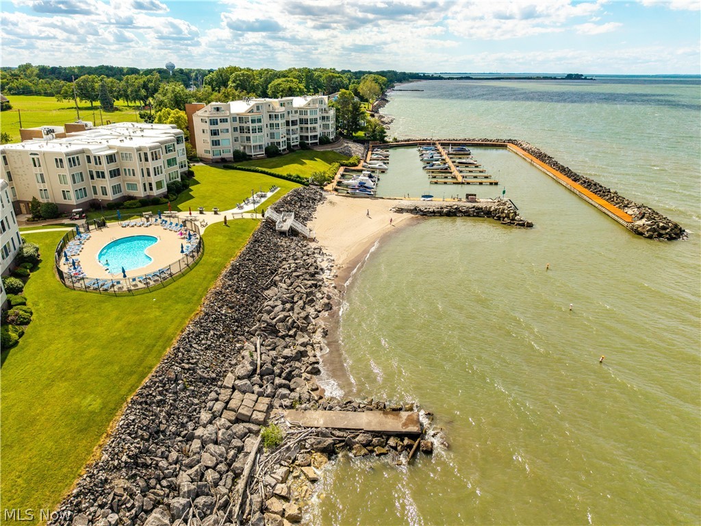 Beachwood Villas Condo - Residential